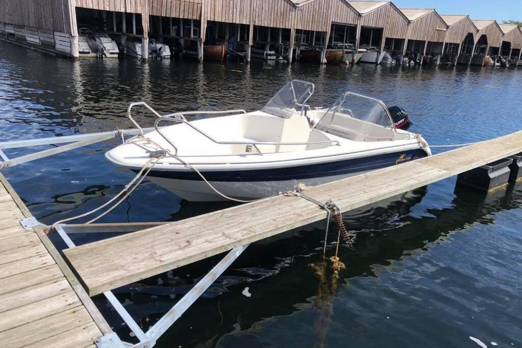 Mit Moeglichkeit Ein Boot Zu Benutzen Und Angeln